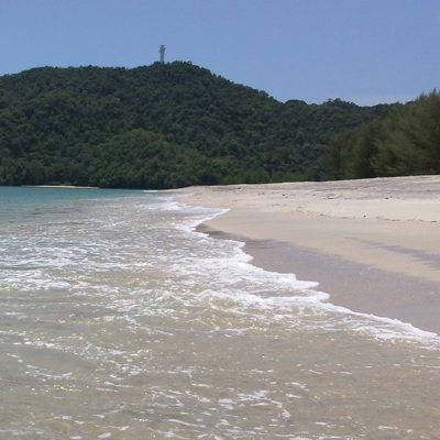 탄중 루 해변(Pantai Tanjung Rhu)